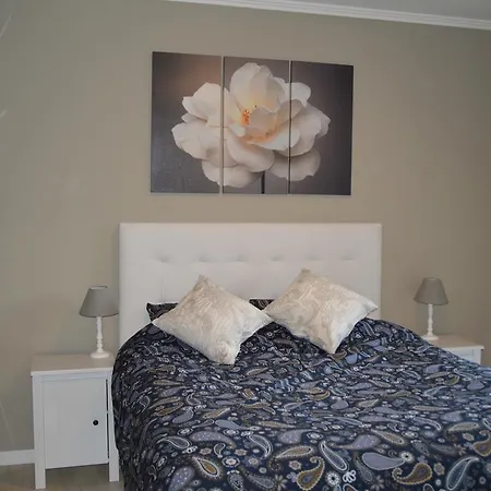 Spacious With Pool كاسكايس
